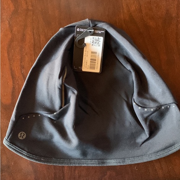 2 Lululemon beanies - Picture 5 of 7